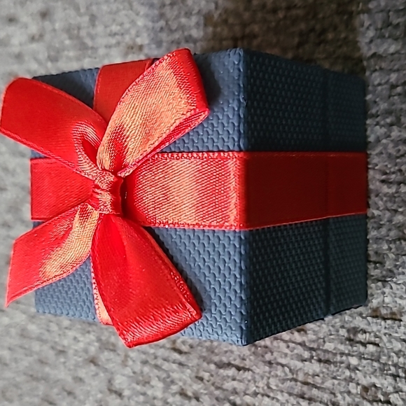 BEAUTIFUL STERLING SILVER WHITE SAPPHIRE RING SIZE 7 - Picture 8 of 8